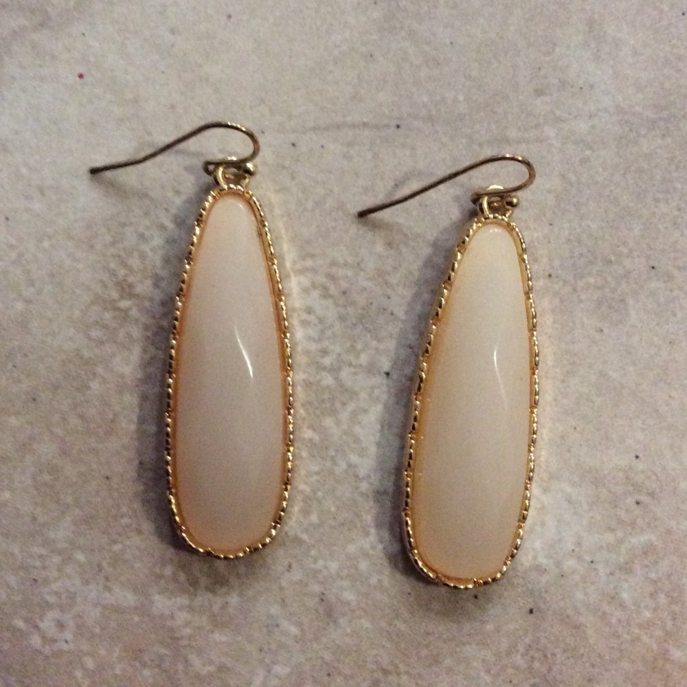 Women’s Fashion Earrings, 5 Pierced Earring Sets. Multiple Styles - Picture 6 of 7